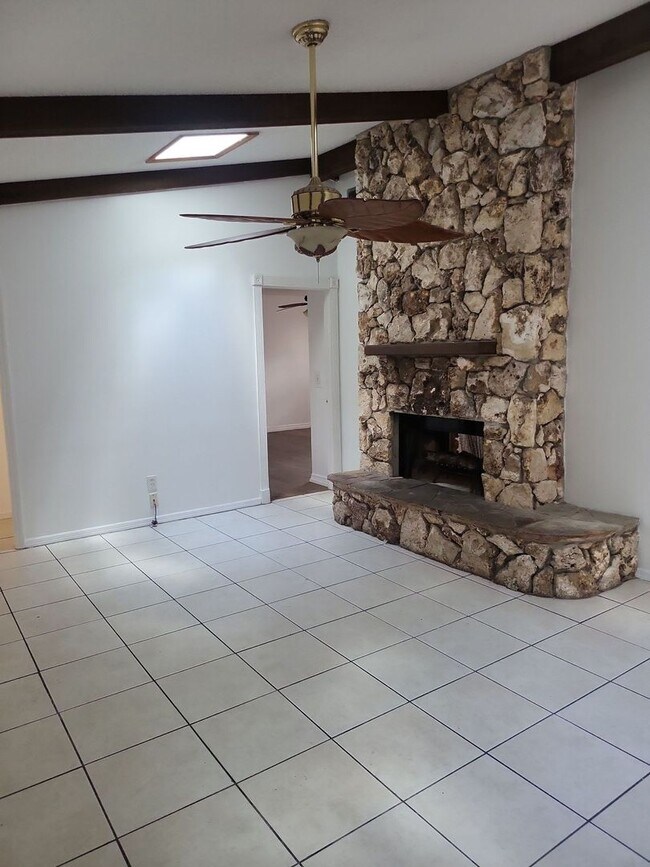Building Photo - 4741 Pilgrims Way