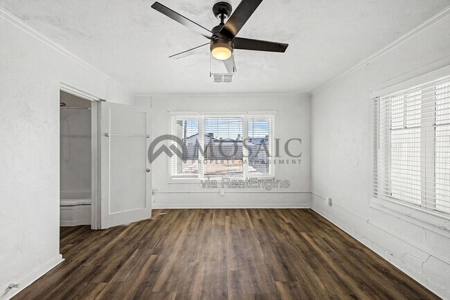 Building Photo - 2401 W Monroe St