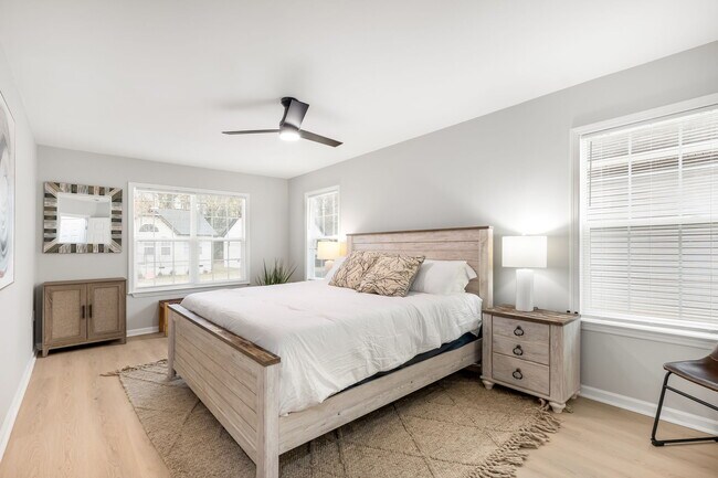 Building Photo - 420 Alpha St