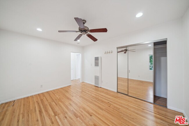 Building Photo - 710 Westmount Dr