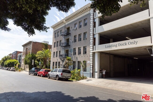 Building Photo - 661 Shatto Pl