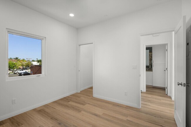 Building Photo - 4709-11 Soria Dr