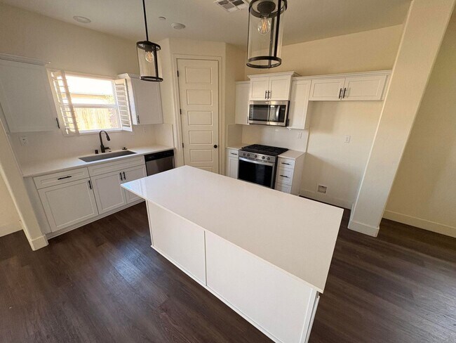 Building Photo - 2632 S Cain Ct