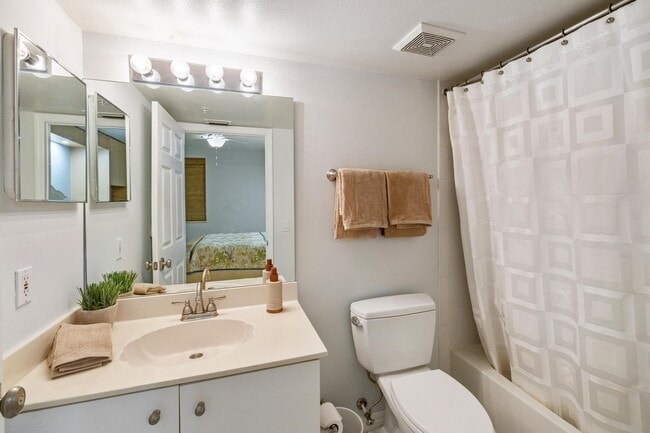 Building Photo - 2880 NE 14th Street Causeway