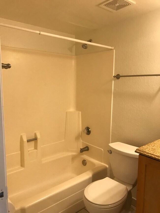 Building Photo - 1808 N 32nd St