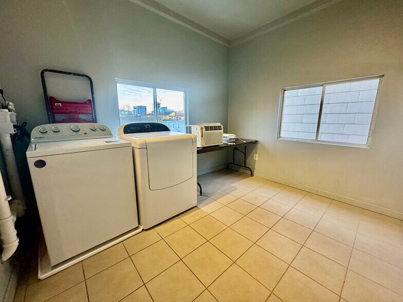 Building Photo - 372 Prospect St