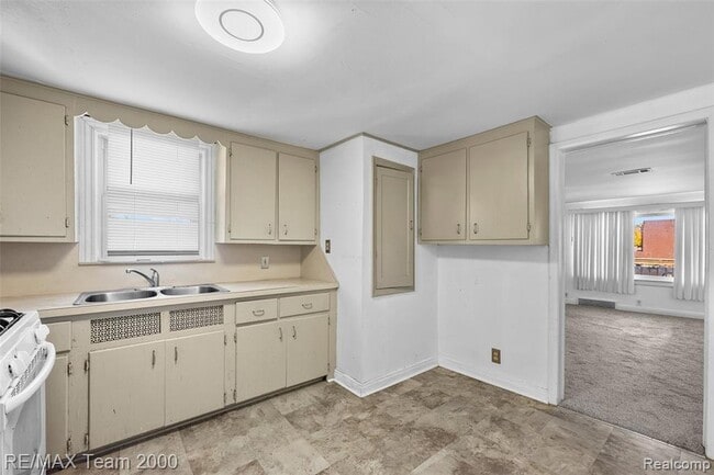 Building Photo - 6627 Mayburn St