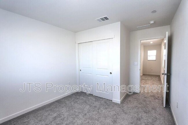 Building Photo - 2097 Shady Tree Cir