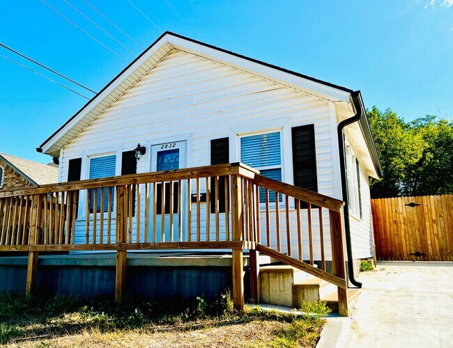 Updated Studio Home in Lyons Park Neighbor... 2832 N Woodward Ave