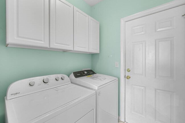 Building Photo - 8422 Bampton Dr