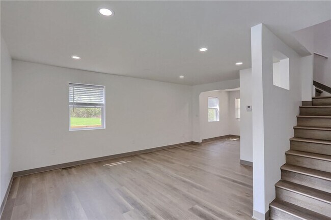 Building Photo - 153 Kathleen Dr