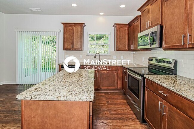 Building Photo - 3 Bedroom Pet-Friendly Home in KNOXVILLE, TN with Main Street Renewal