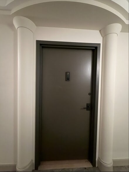 308N Door - 950 25th St NW