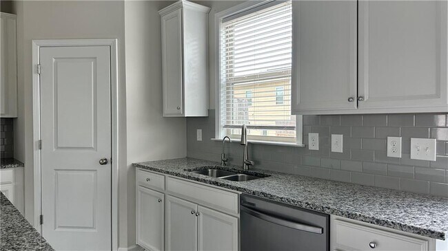 Building Photo - 3658 Hidden Valley Cir