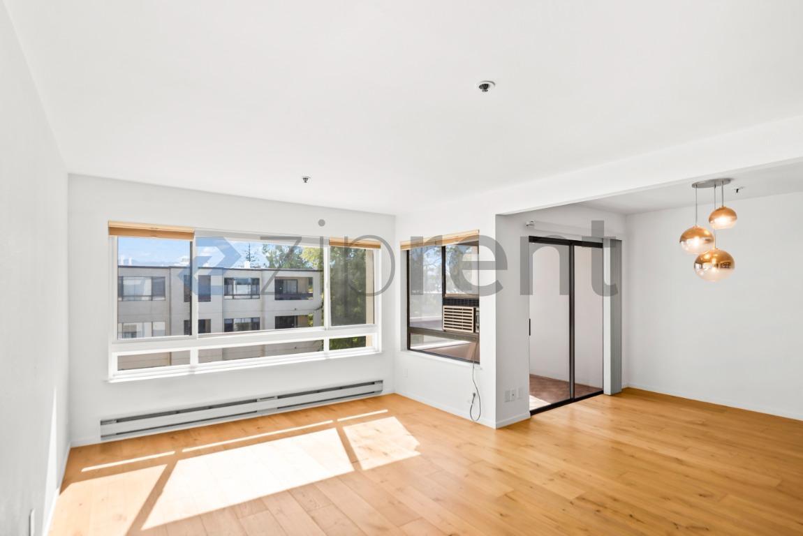 Building Photo - Unit 454