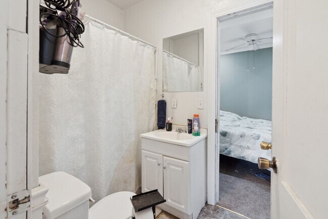 Building Photo - 503 Iowa St