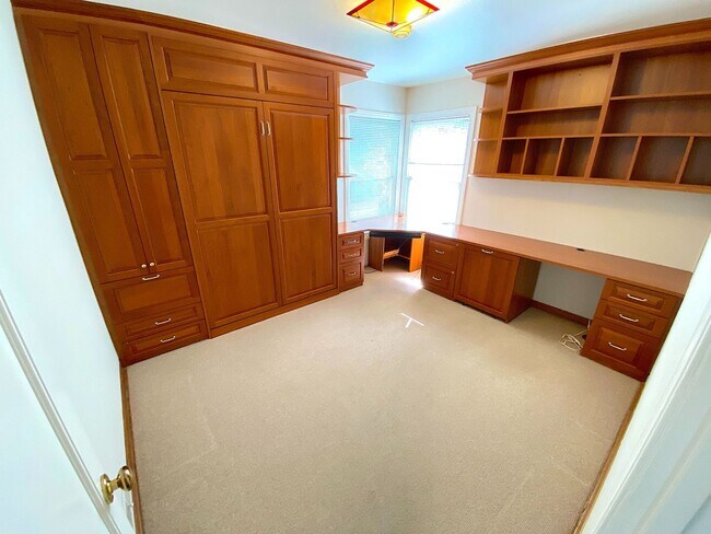 Building Photo - Beautiful 3 Bed + 2 Bath Los Altos Home - ...
