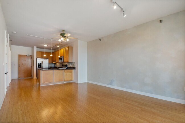 Building Photo - 5 E 14th Pl