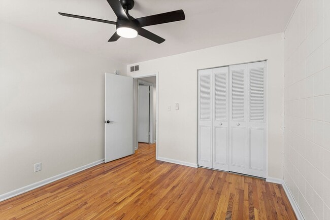 Building Photo - Walnut Apartments