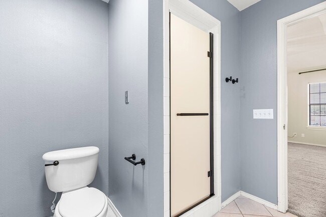 Building Photo - 3701 Oakmont Dr