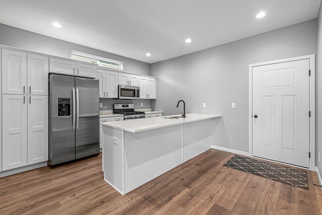 Building Photo - New build 4 bed 4 bath Condo