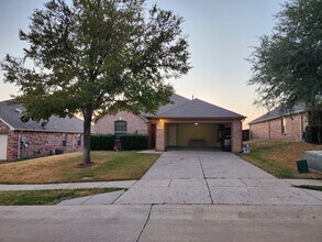 Building Photo - 2827 Saddlebred Trail