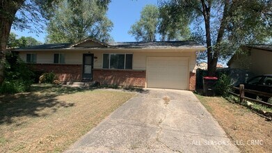 Building Photo - 343 Rosewood Dr