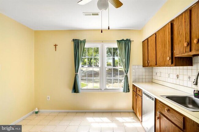 Building Photo - 4905 Van Walbeek Plz