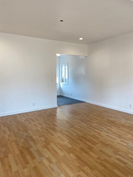 Building Photo - 12919 Norris Ave