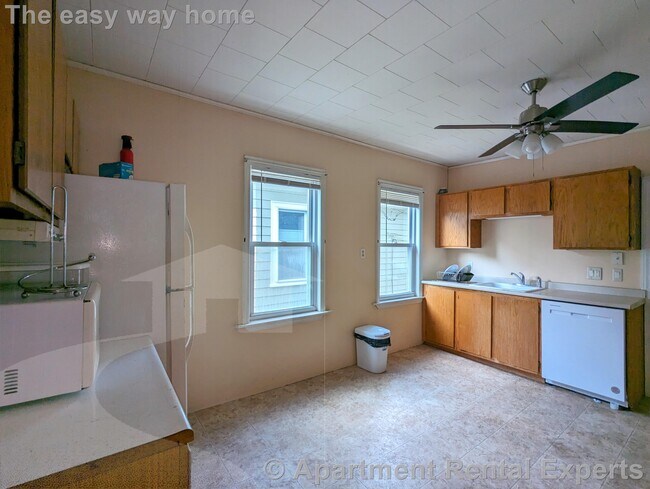 Building Photo - Davis Square 3BR - 8 Mins to T - Dishwasher