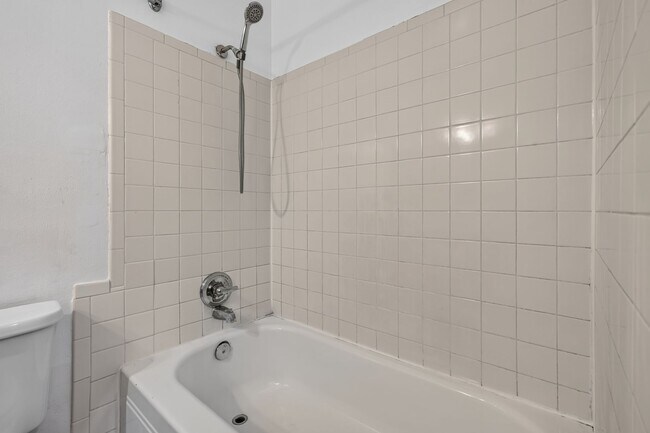 Building Photo - Cozy 2 bedroom duplex