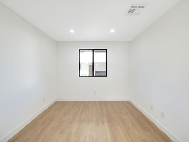 Building Photo - 1856 Redondo Blvd