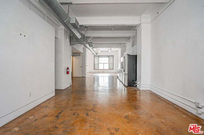 Building Photo - 812 S Spring St
