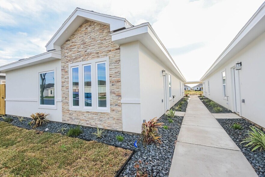 Primary Photo - 918 N Blair Ave