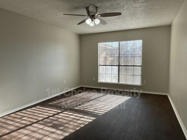 Building Photo - 459 Little Valley Ct