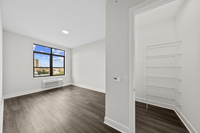 Building Photo - 121 34th St