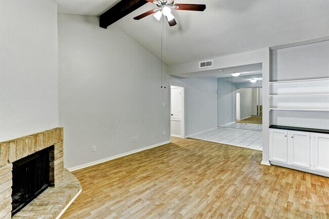 Building Photo - 11711 Memorial Dr