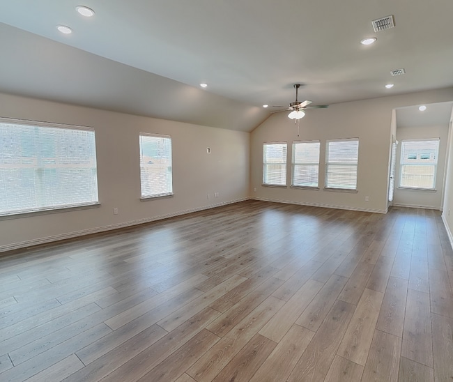 Building Photo - Brand-New Luxury Living in a Prime Fort Worth Location!