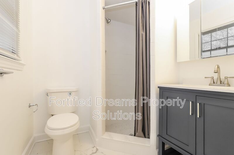 Building Photo - 2732 Knob Hill Dr