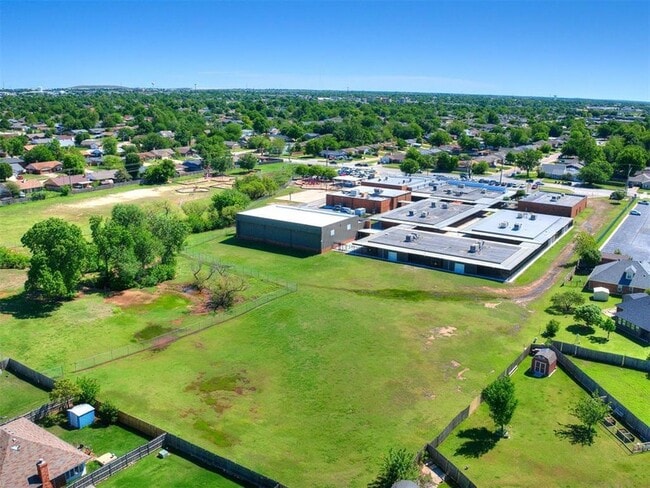 Building Photo - 13300 S Robinson Ave