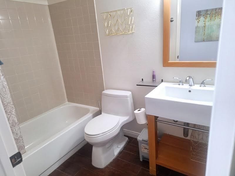 Building Photo - 625 E Del Mar Blvd