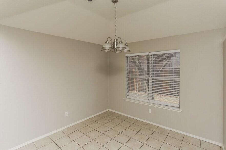 Building Photo - 317 Glen Meadow Dr