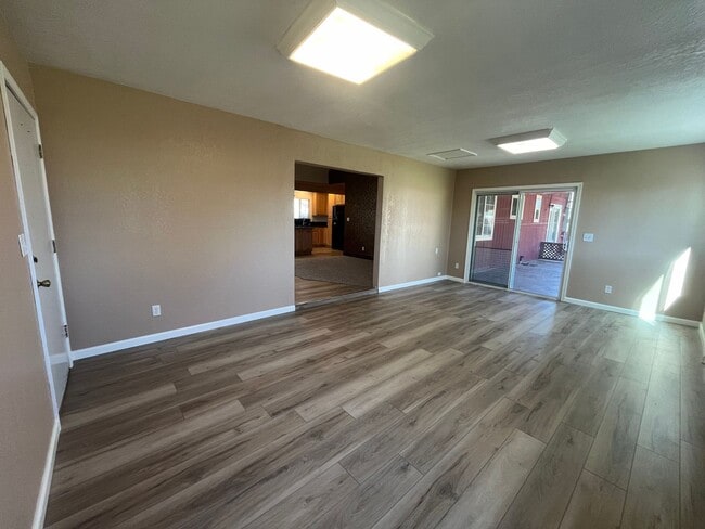 Building Photo - Spacious 4bed 2bath home in Elverta!