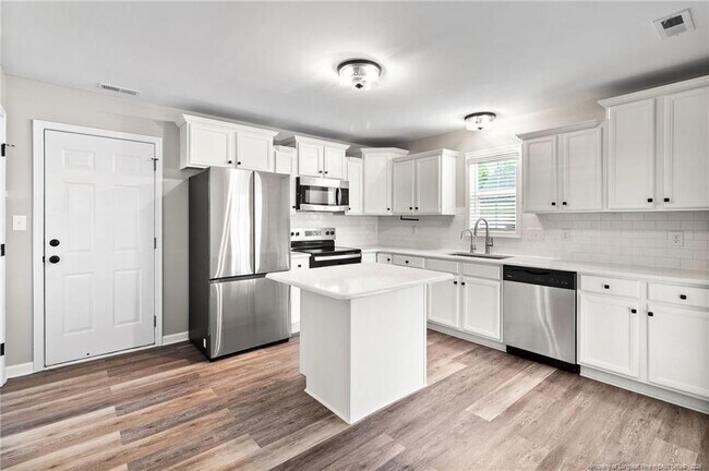 Building Photo - 118 Newport Ct
