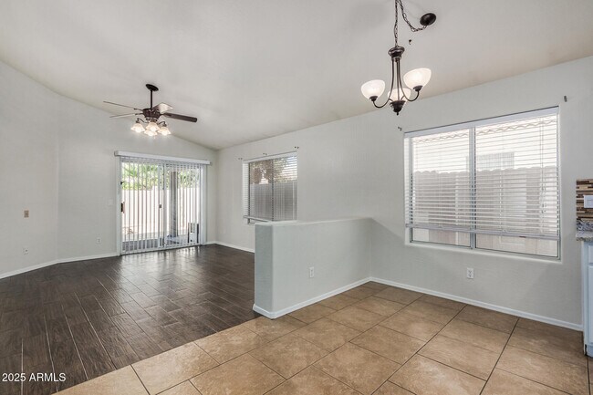 Building Photo - 1122 W Morelos St