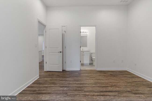 Building Photo - 980 N Marshall St