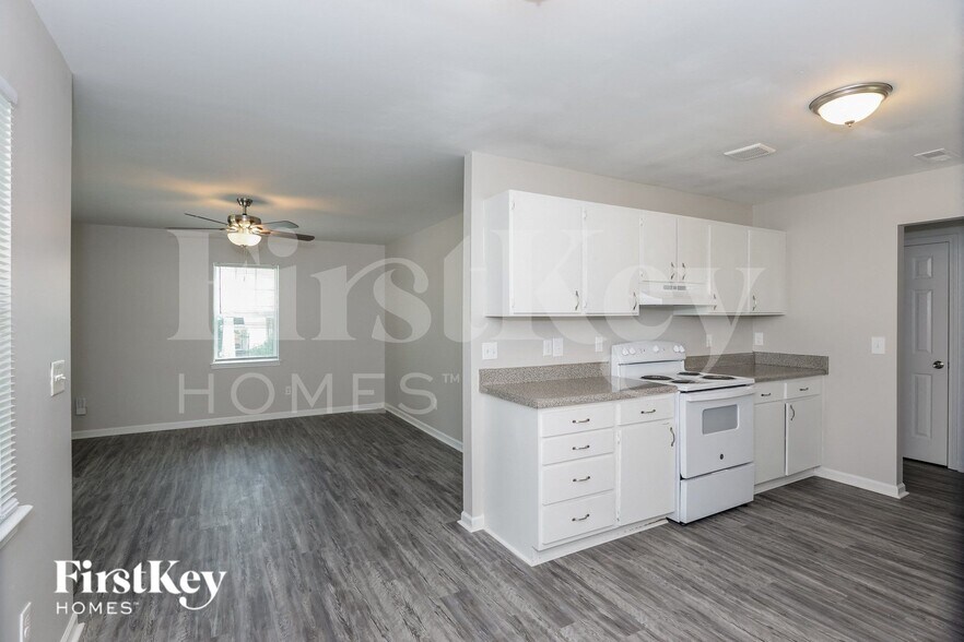 Building Photo - 3018 Amay James Ave