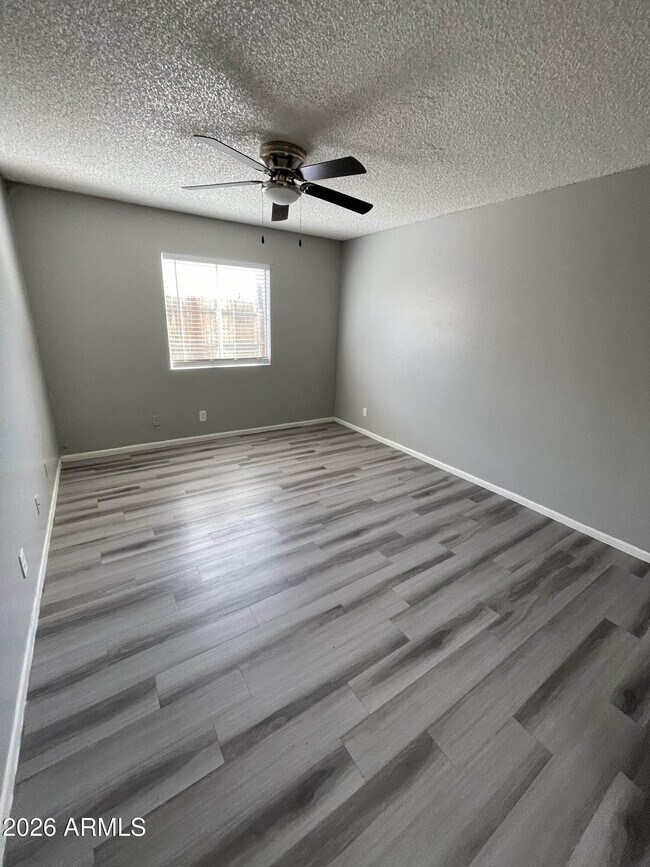 Building Photo - 6527 N 67th Ave