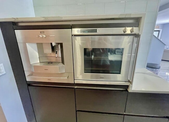 Building Photo - 505 Silver Beach Ave