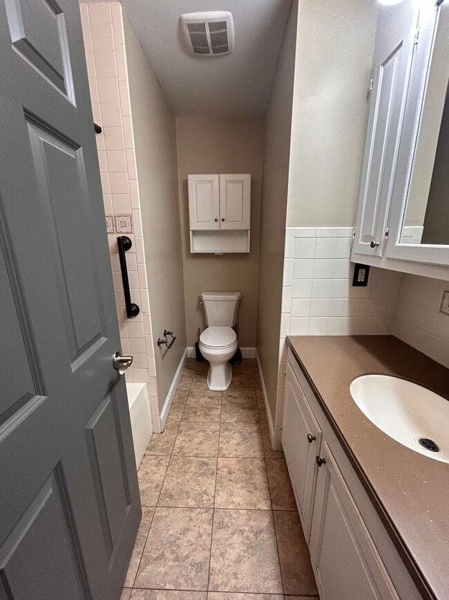 Building Photo - Spacious 4-Bedroom Home in Lancaster